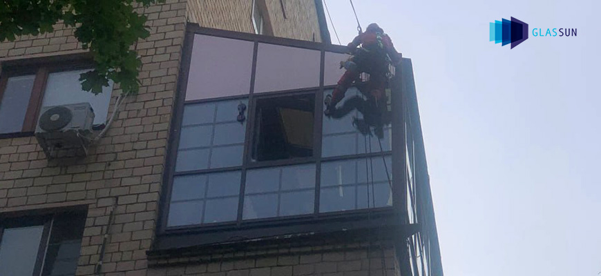 Альпинисты по тонировке окон в Москве